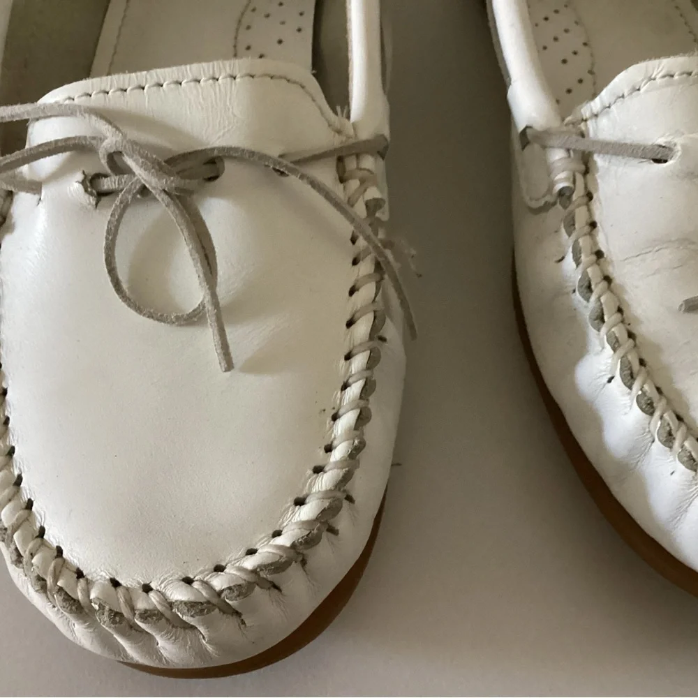 Minnetonka White genuine Leather Moccasins 8